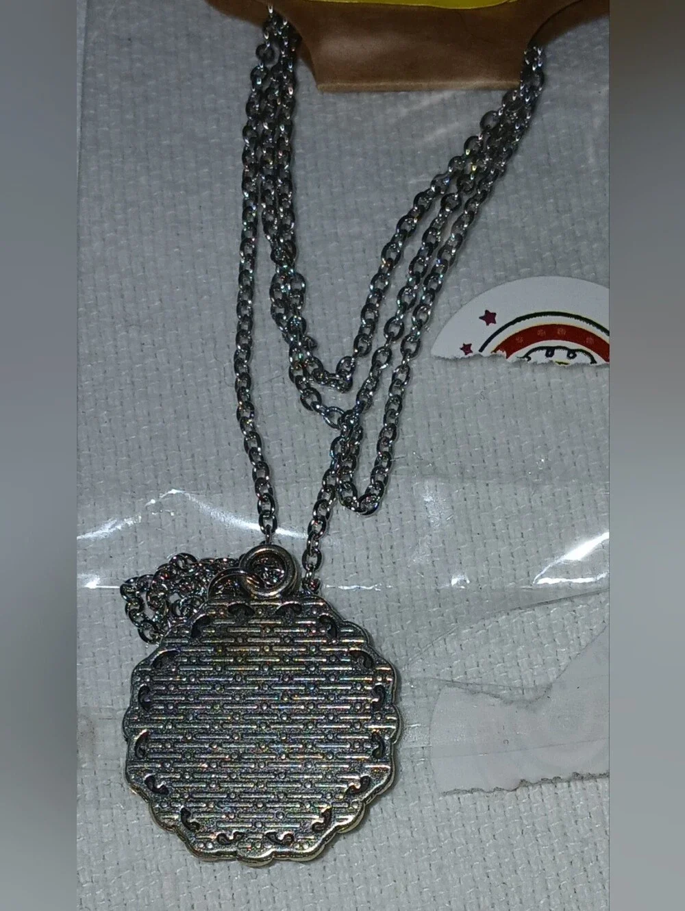 BWT Unusex Silver-Tone Pendant Necklace - Classic Round Medallion
